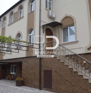 Passage of Petrovsky facade 3
